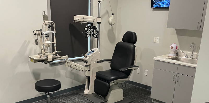 An image of the eye exam room at Kvitle Eye Care Associates
